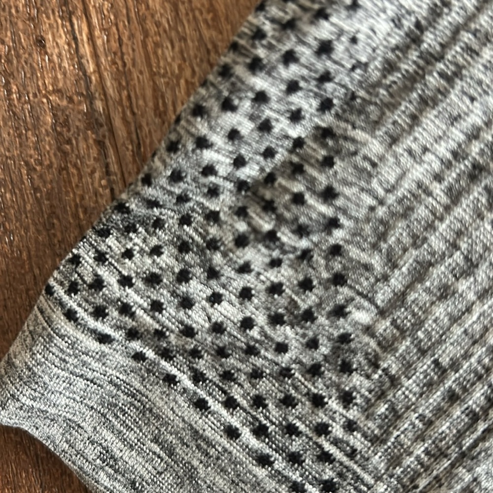 Old Navy Gray Long Sleeve Athletic Top Size S - Picture 3 of 5